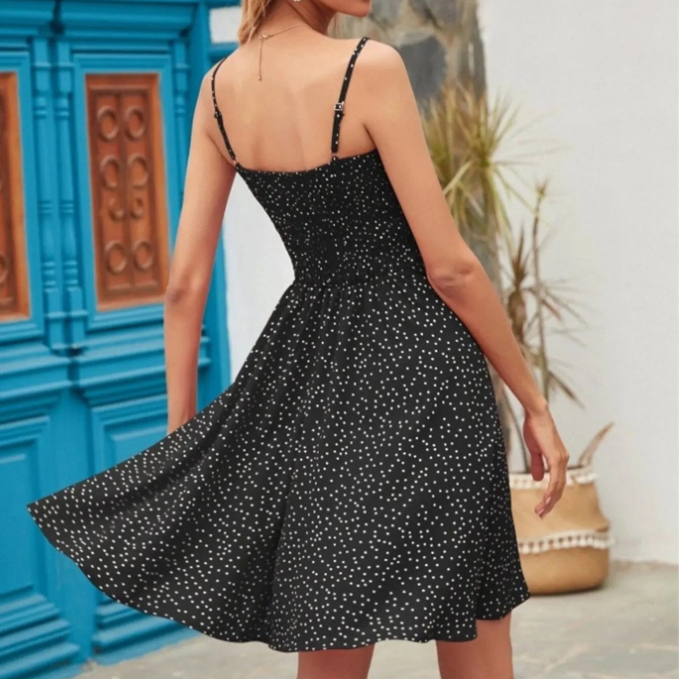 Damen - Gesmoktes Cami-Kleid mit quadratischem Ausschnitt - Polyester - Stilvoll und perfekt für jeden Anlass