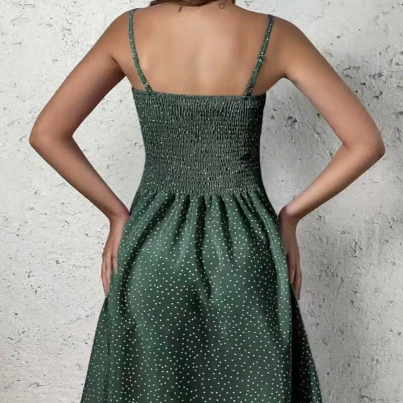 Damen - Gesmoktes Cami-Kleid mit quadratischem Ausschnitt - Polyester - Stilvoll und perfekt für jeden Anlass