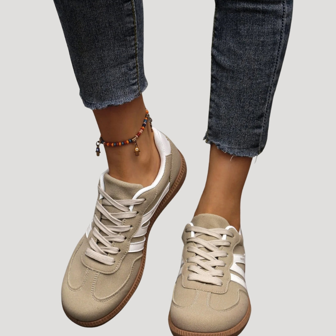 Damen - Lace-Up Freizeit Sneakers - Weiche Wildlederimitat - Streifendetail - Bequeme Alltagsschuhe für stilvolle Looks