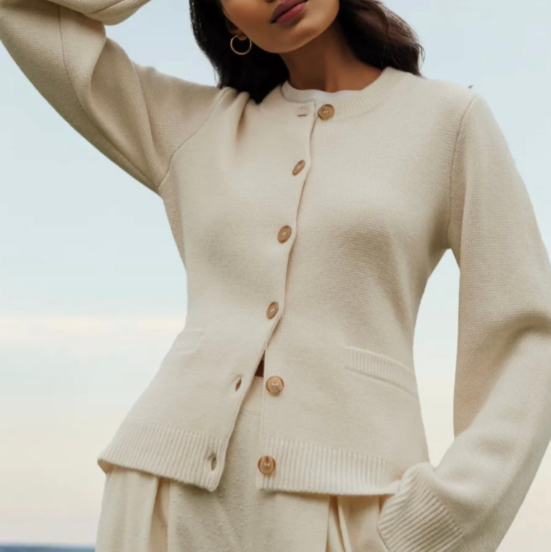 Damen - Strickjacke - Ausgestellten Ärmeln - Bequem und stilvoll für jeden Anlass