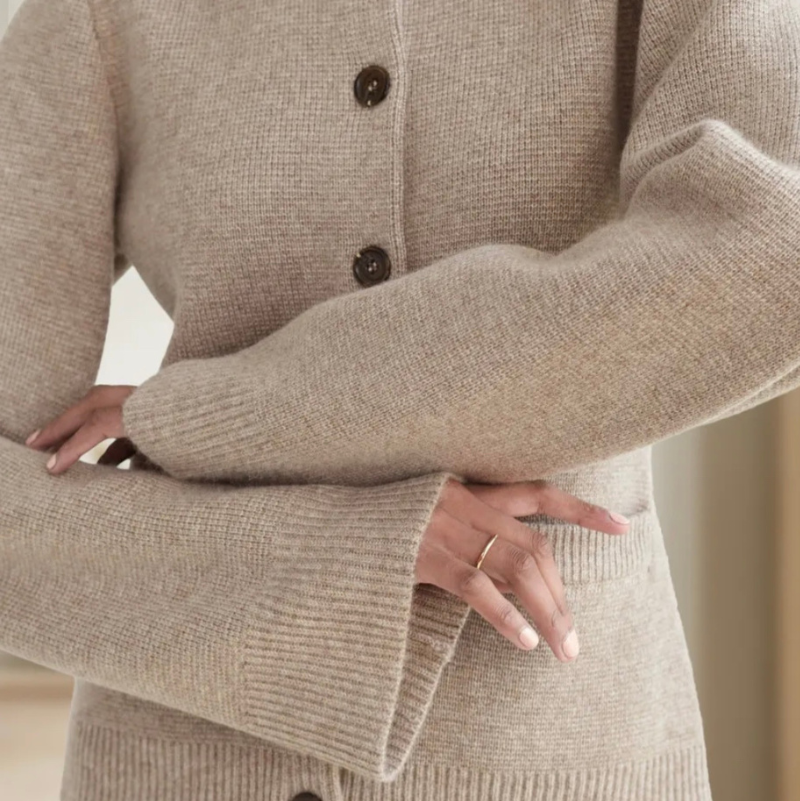 Damen - Strickjacke - Ausgestellten Ärmeln - Bequem und stilvoll für jeden Anlass