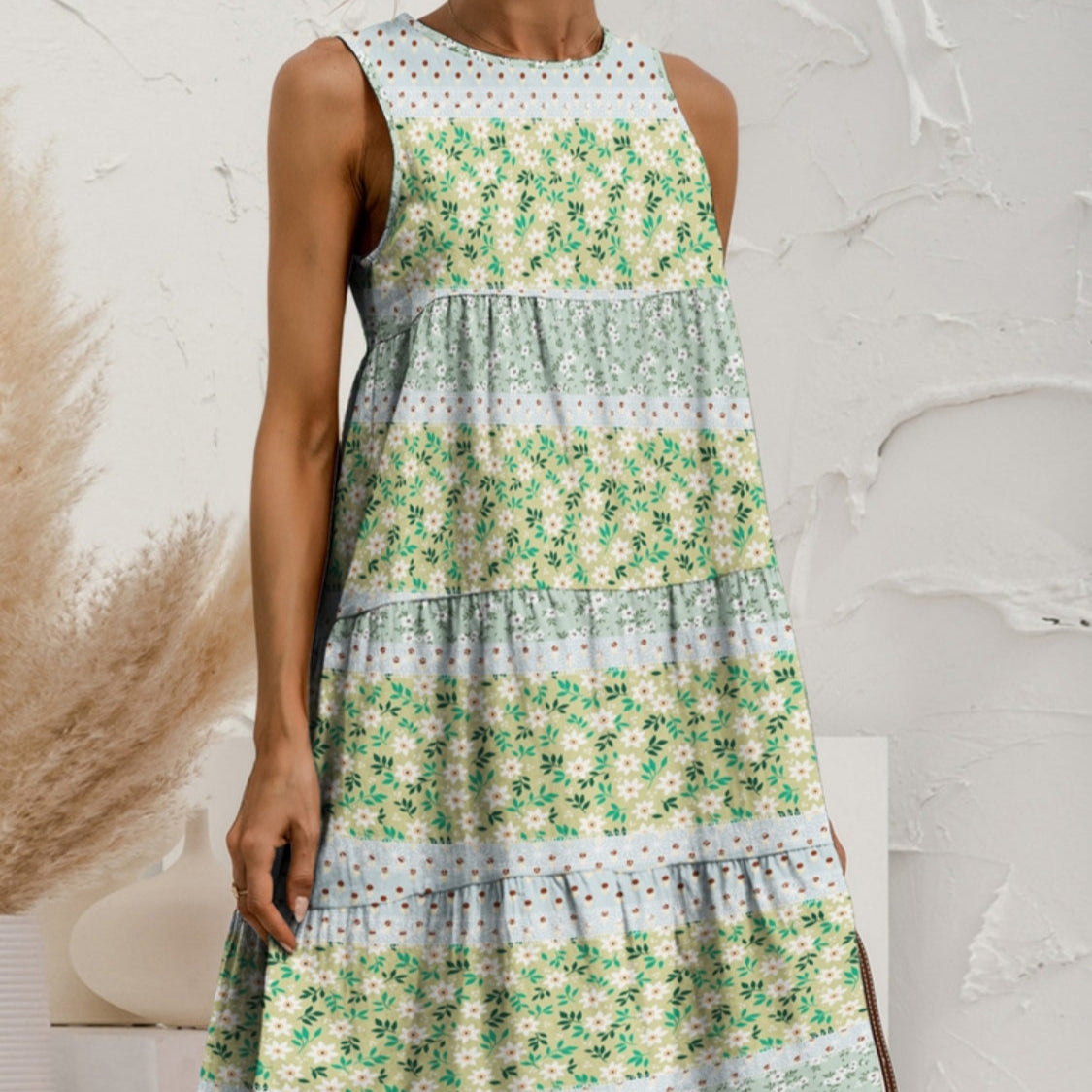Damen - Gestuftes ärmelloses Kleid - Rundhalsausschnitt - Casual Chic für jeden Anlass
