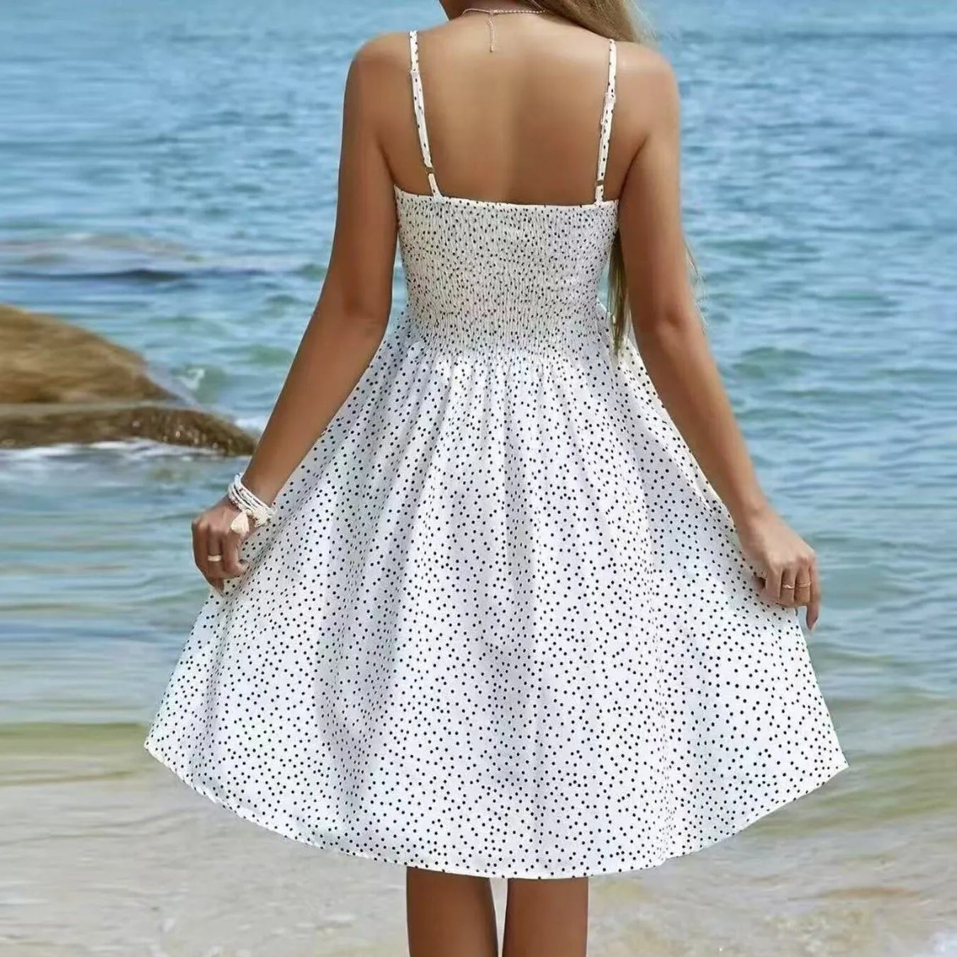 Damen - Gesmoktes Cami-Kleid mit quadratischem Ausschnitt - Polyester - Stilvoll und perfekt für jeden Anlass