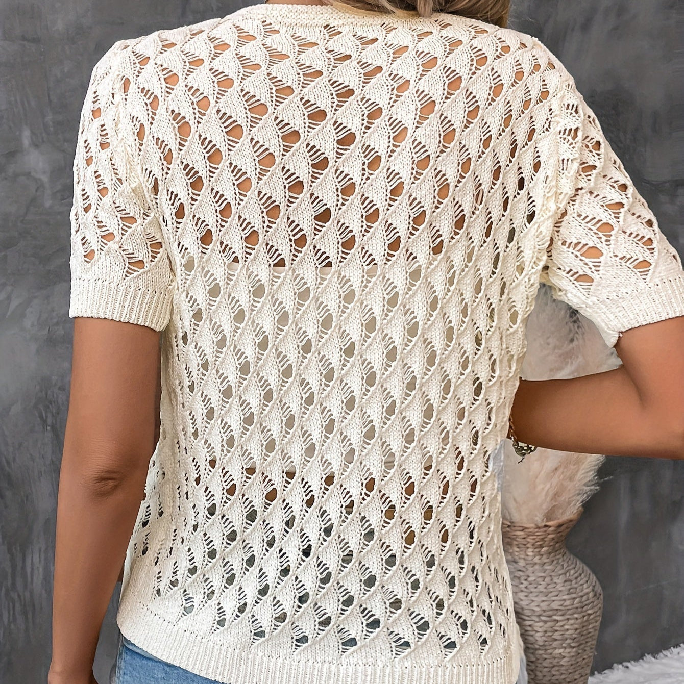 Damen - Eleganter Kurzarm-Pullover - Spitzengewebe - V-Ausschnitt mit Spitze - Stylisches und vielseitiges Top