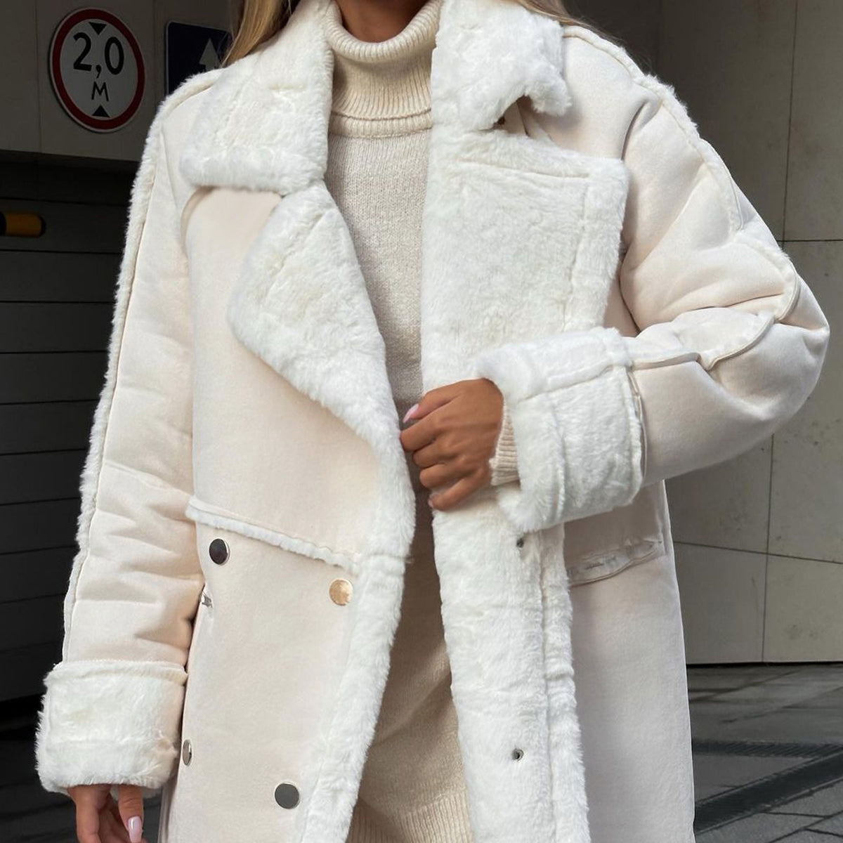 Damen - Übergroßer Mantel - Kunstfell - Knielang und stylisch - Perfekte Winterjacke für kalte Tage