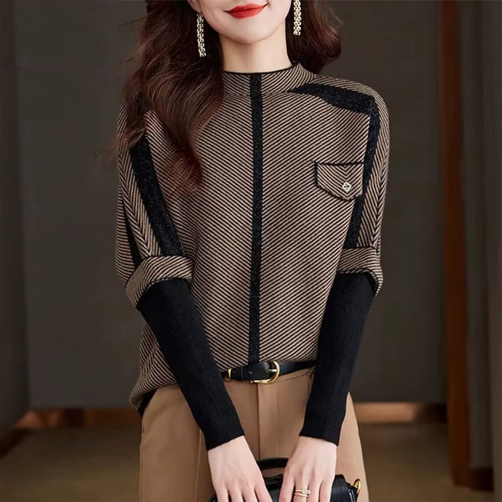 Damen - Hüftlanger Pullover - Diagonale Streifen - Rundhalsausschnitt - Modischer Freizeit Look