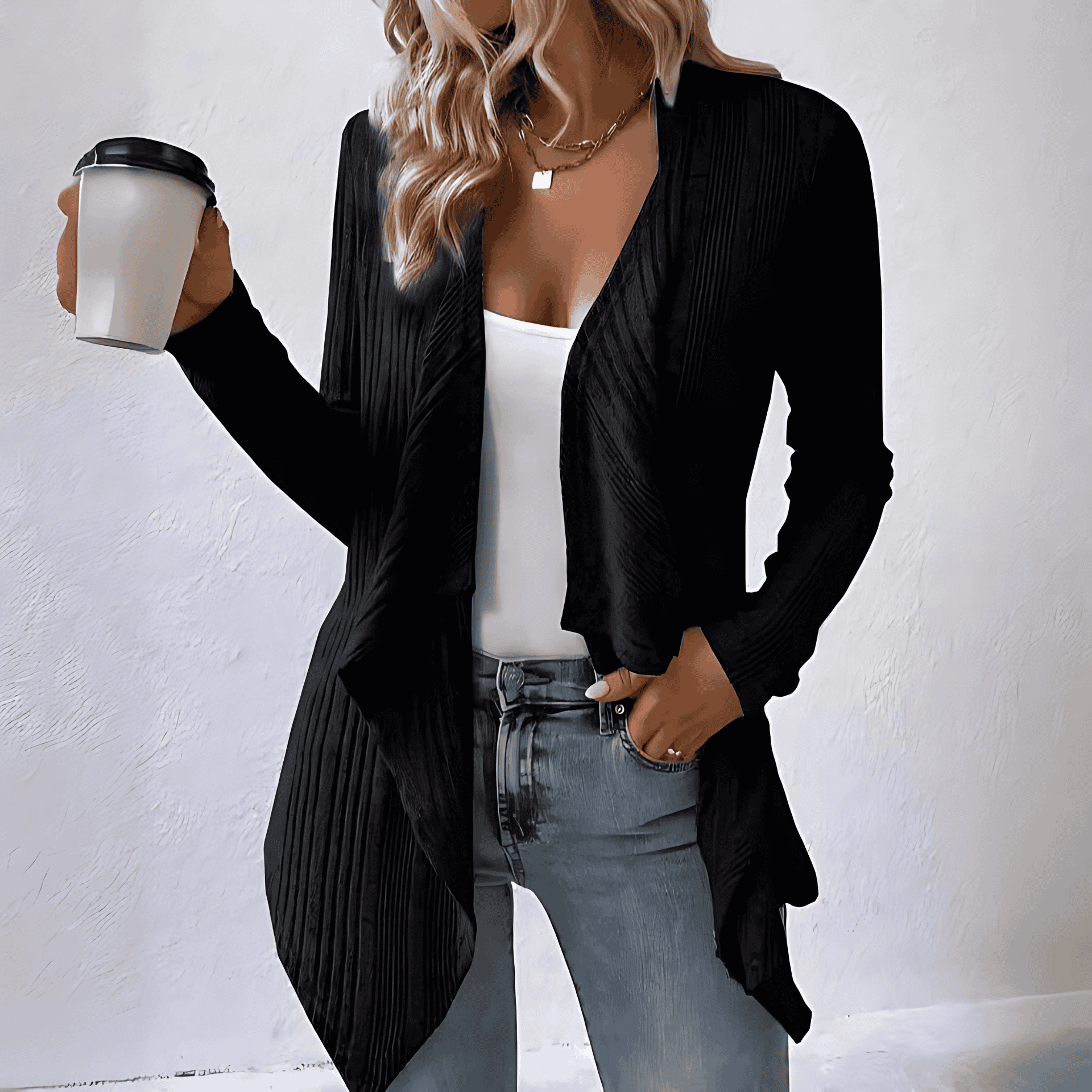 Damen - Lässige Strickjacke - Kuscheliger Stoff - Asymmetrischer Saum für einen modernen Look