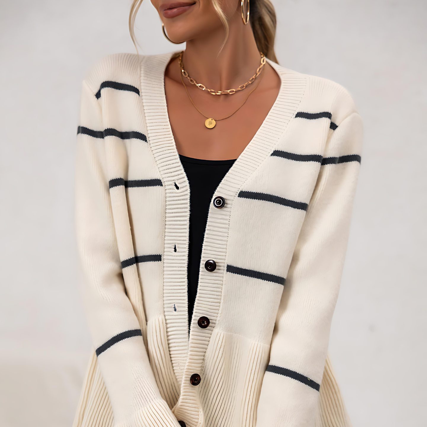 Damen - Strickjacke - V-Ausschnitt und Schößchensaum - Locker geschnitten für stilvolle Looks