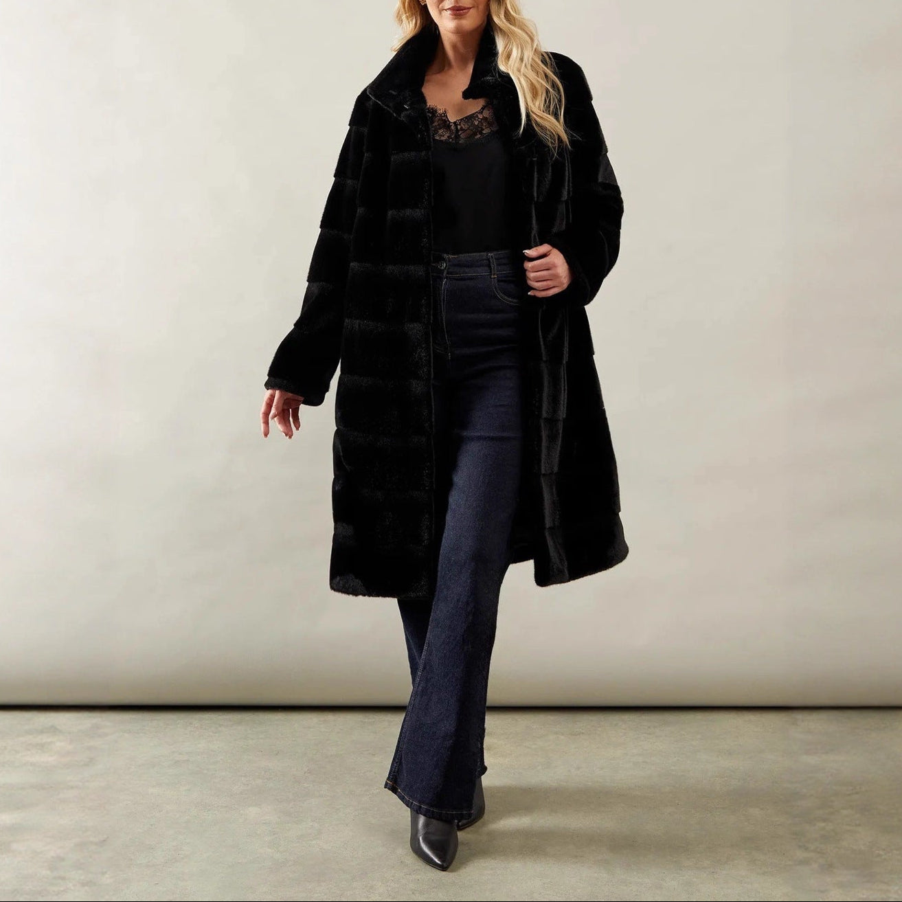 Damen - Kuschelige Jacke mit Gürtel - Weiches Material - Perfekt für kühle Tage