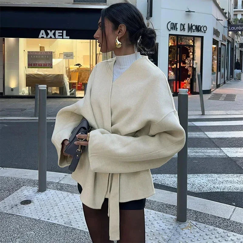 Damen - Übergröße Wickeljacke - Bequeme Passform mit weiten Ärmeln - Trendige Mode für jeden Anlass