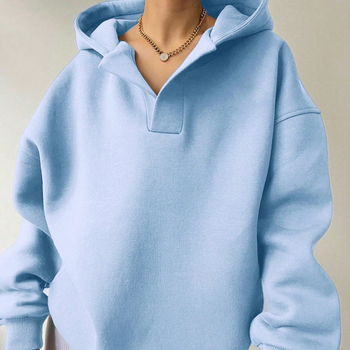 Damen - Übergroßer Kapuzenpulli - V-Ausschnitt - Bequem und Stylisch für jeden Anlass
