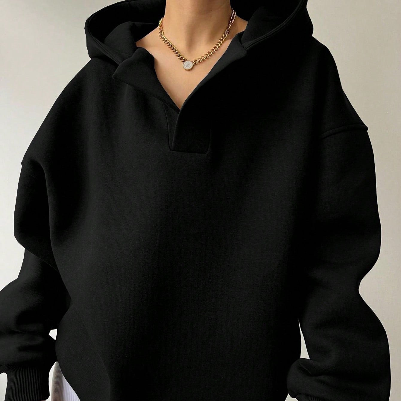 Damen - Übergroßer Kapuzenpulli - V-Ausschnitt - Bequem und Stylisch für jeden Anlass
