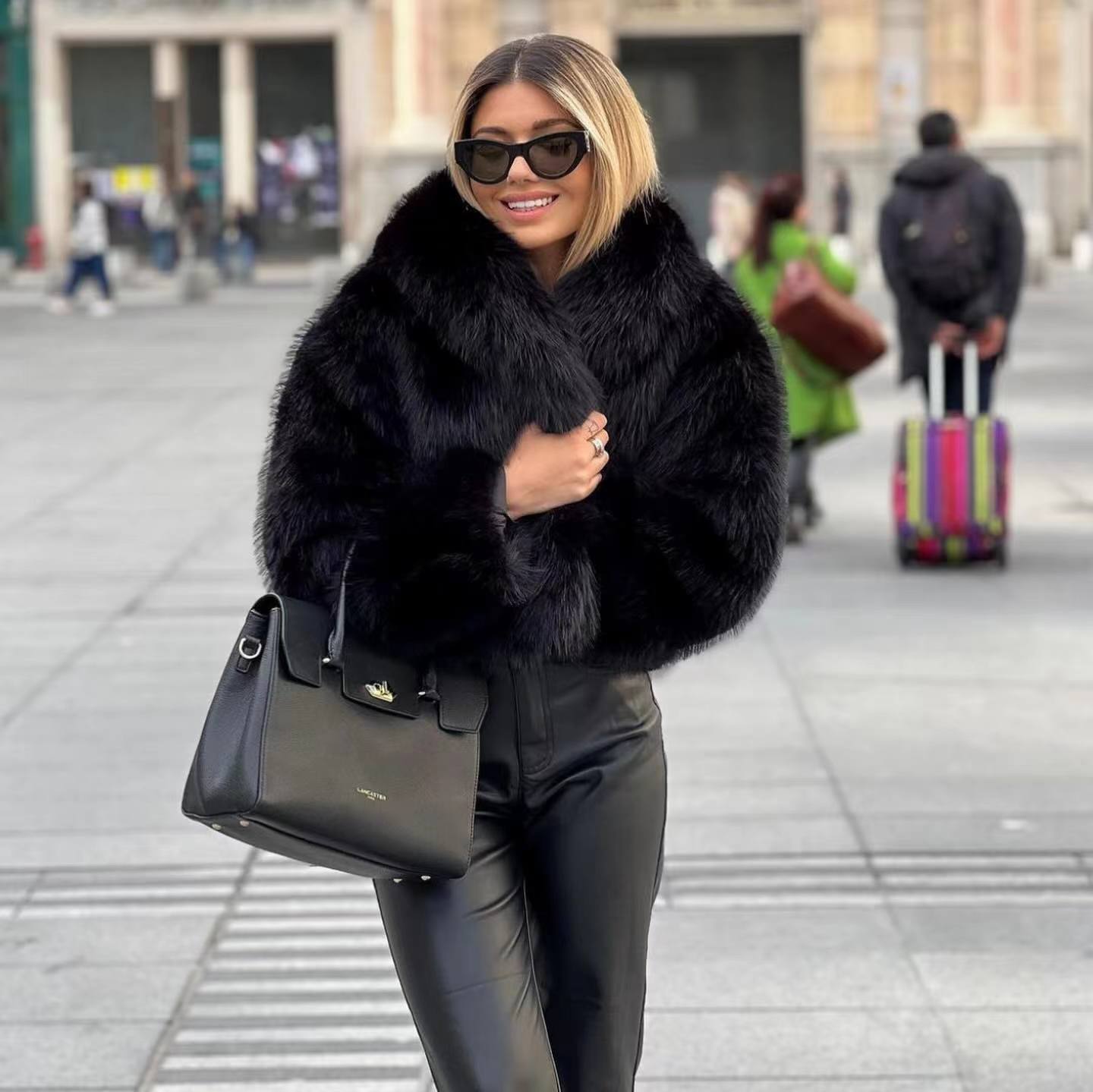 Damen - Winterjacke - Kunstpelz - Modische Oberbekleidung für kalte Tage - Stilvoll und warm