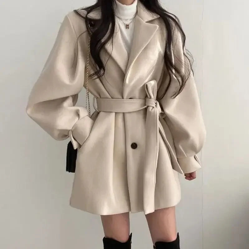 Damen - Trenchcoat mit Gürtel - Hochwertigem Material - Eleganter Stil - Perfekt für jeden Anlass