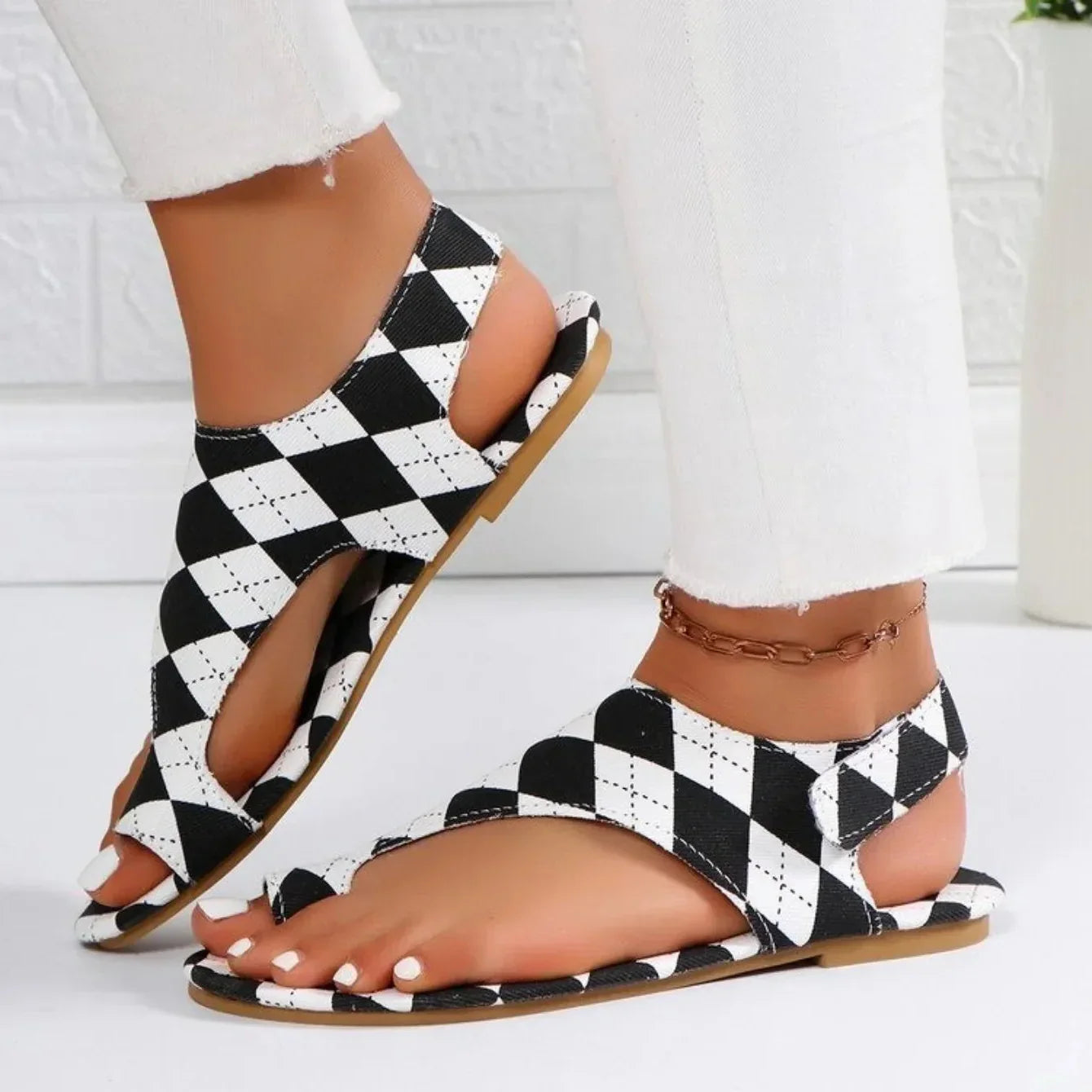 Damen - Sandalen - Hochwertiges Material - Harlekin-Karomuster - Bequeme Passform für den Sommer