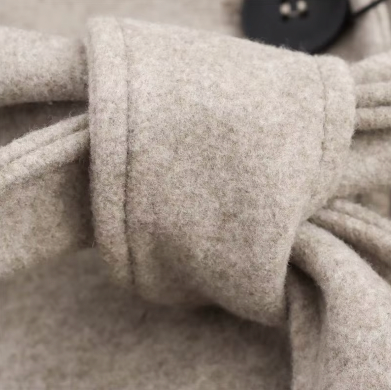 Damen - Beigefarbener Trenchcoat - Kunstpelz - Stilvoller Übergangsmantel für jedes Wetter