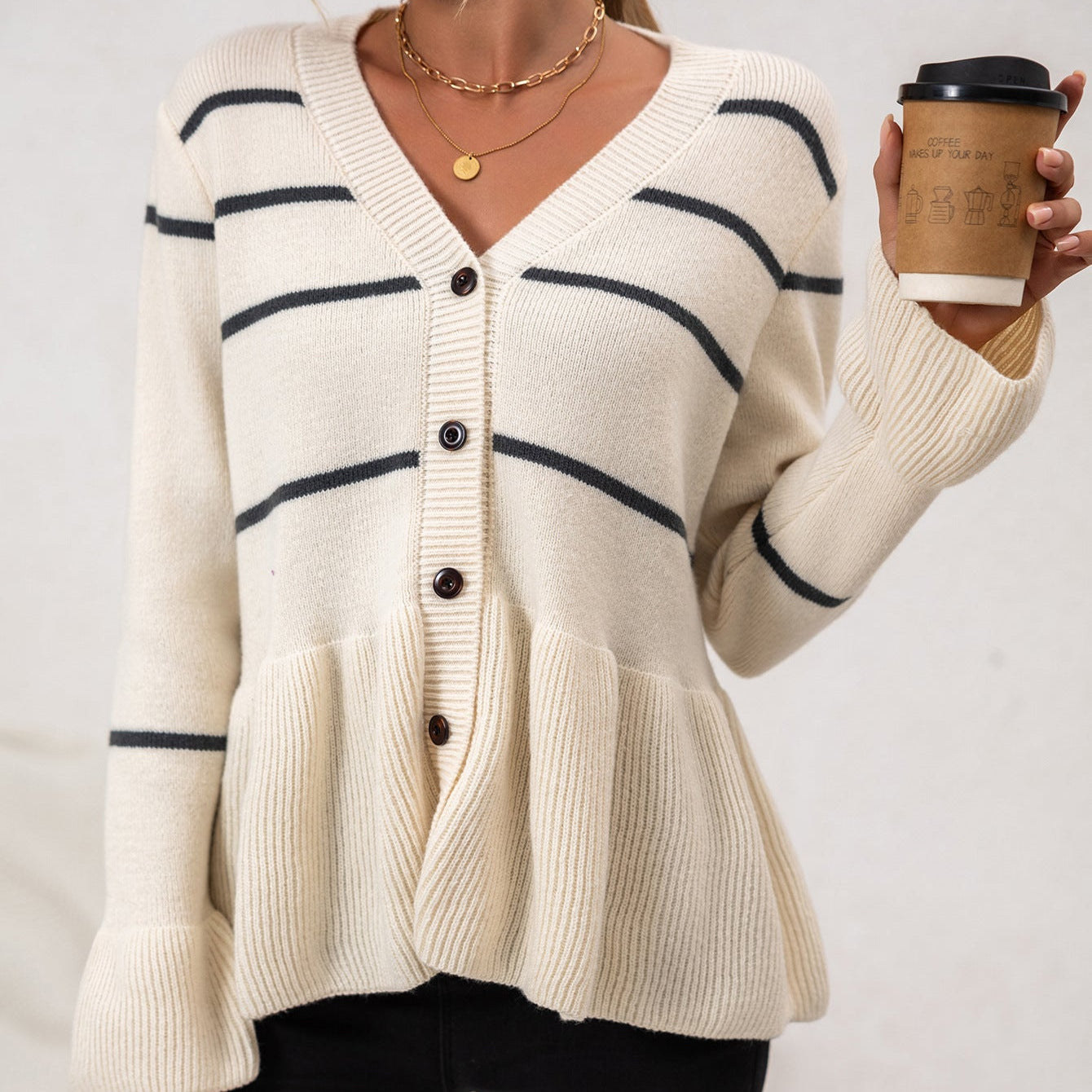 Damen - Strickjacke - V-Ausschnitt und Schößchensaum - Locker geschnitten für stilvolle Looks