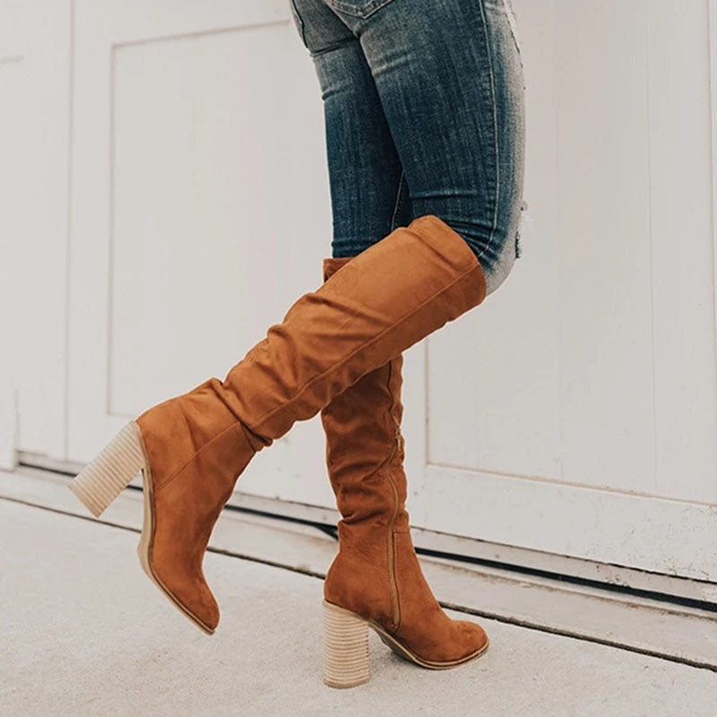 Damen - Kniehohe Stiefel - Seitlicher Reißverschluss & Gepolsterter Absatz - Modische Stiefel für jeden Anlass