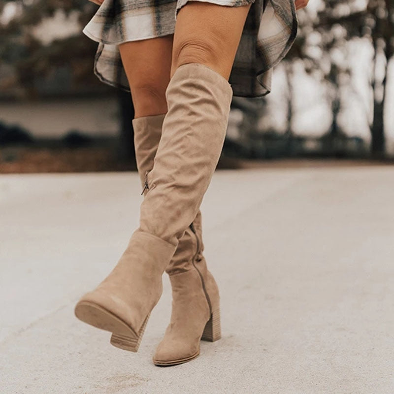 Damen - Kniehohe Stiefel - Seitlicher Reißverschluss & Gepolsterter Absatz - Modische Stiefel für jeden Anlass
