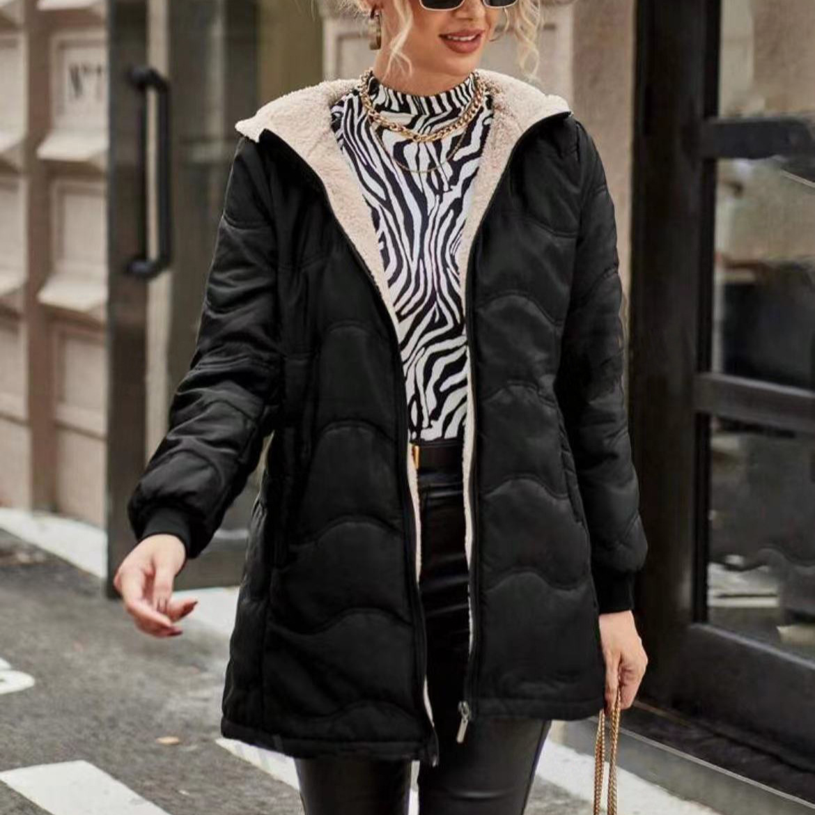 Damen - Trenchcoat mit Kapuze - Schlanke Passform - Gestepptes Design für stilvolle Looks