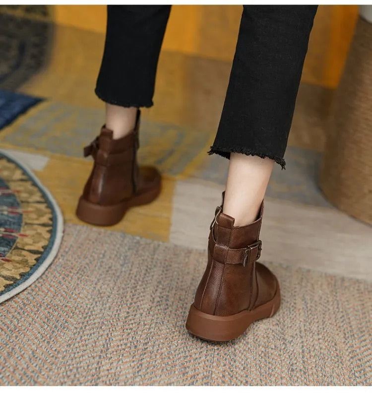 Damen - Mittlere Stiefel - Stilvolle Seitliche Schnallengestaltung - Modische Fußbekleidung