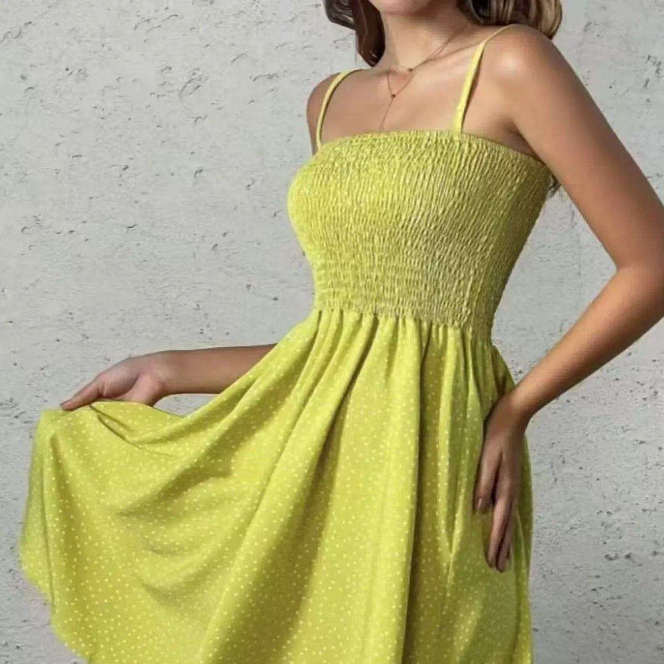 Damen - Gesmoktes Cami-Kleid mit quadratischem Ausschnitt - Polyester - Stilvoll und perfekt für jeden Anlass
