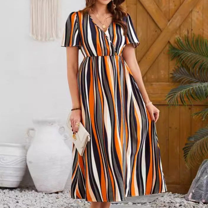 Damen - Midikleid - Polyester - Entspannte Passform - Kurze Ärmel - V-Ausschnitt - Stylisches Alltagskleid mit Streifen