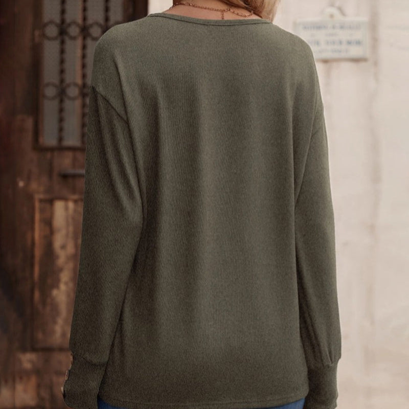 Damen - Stylische Oberteile mit V-Ausschnitt und Knöpfen - Einfarbiges Design für jeden Anlass
